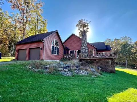 69 Hemlock Ln, Tusten, NY 12764