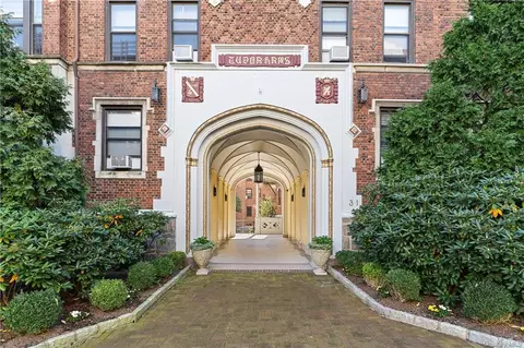 31 Pondfield Rd W #27, Yonkers, NY 10708