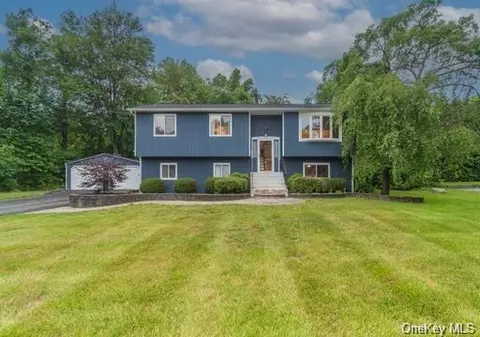 29 Fletcher Dr, Newburgh, NY 12550