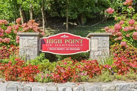 500 High Point Dr #PH3, Greenburgh, NY 10530