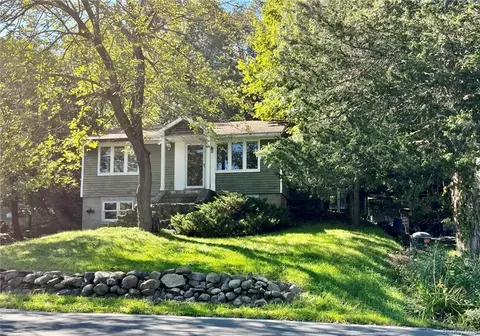 149 Lake Rd, New Windsor, NY 12577