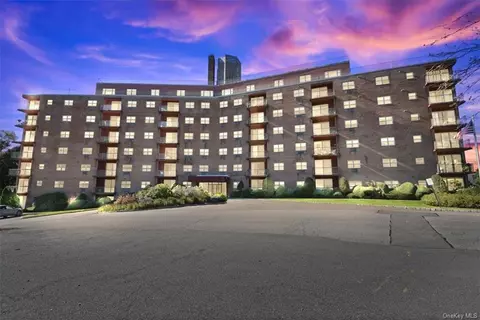 1 Lakeview Dr #4M, Peekskill, NY 10566