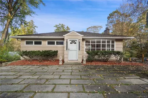 150 Lake Dr, Carmel, NY 10541