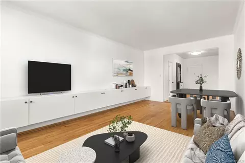 63-89 Saunders St #6K, Rego Park, NY 11374