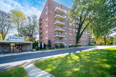 40 S Cole Ave #3C, Spring Valley, NY 10977