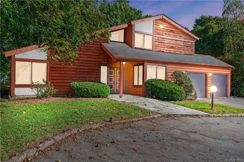 65 Skyview Ln, New Rochelle, NY 10804