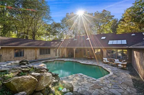 61 Horseshoe Hill Rd, Pound Ridge, NY 10576