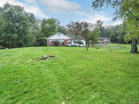 15 Circle Dr, Monroe, NY 10950