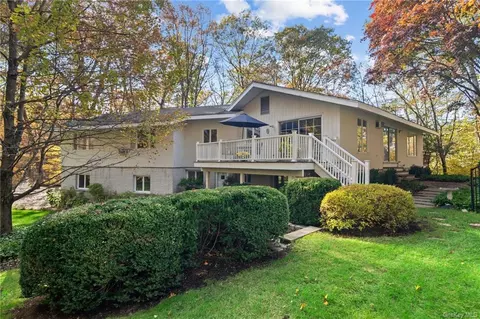 12 Doe View Ln, Pound Ridge, NY 10576