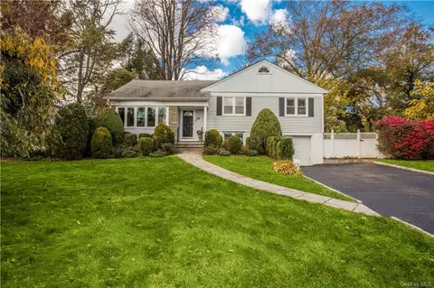 328 Stuart Dr, New Rochelle, NY 10804