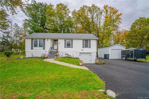 9 Otis Cir, Mount Hope, NY 10963