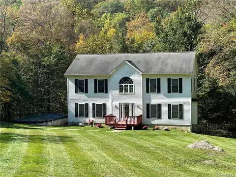 209 Bell Hollow Rd, Putnam Valley, NY 10579