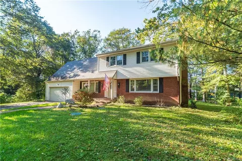 46 Schyler Dr, Poughkeepsie, NY 12603