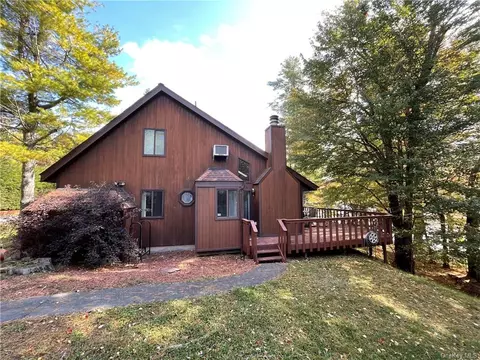 18 Lakeview Ter, Thompson, NY 12701
