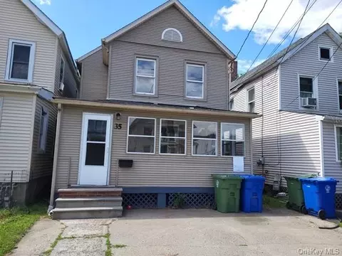 35 Smith St, Middletown, NY 10940