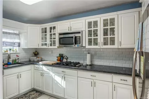 11 Westview Ave #4-1, White Plains, NY 10603