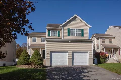 35 Alexander Dr, Washingtonville, NY 10992