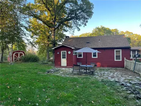 31 Birch Rd, Woodbury Town, NY 10930