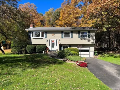 17 Laroc Rd, Chester, NY 10918