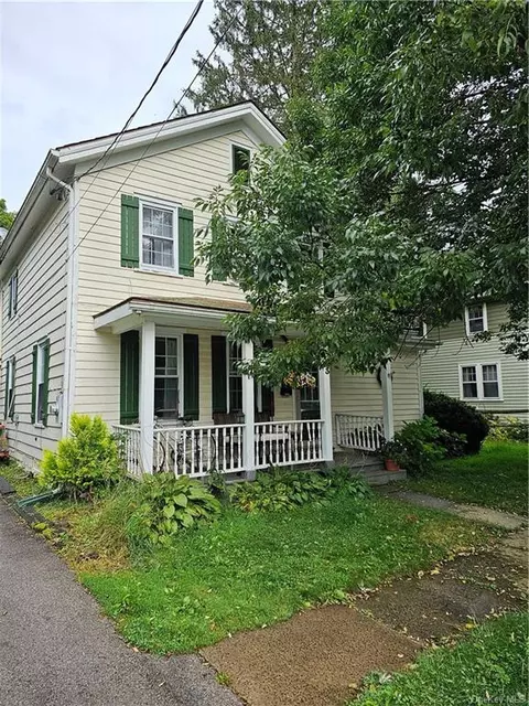33 Beech St, Rhinebeck, NY 12572