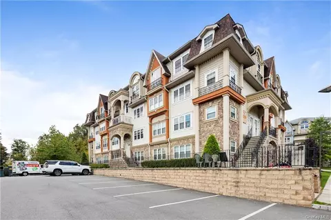5 Elm St #301, Ramapo, NY 10977