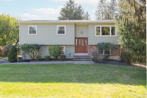 3 Woodrum Dr, Stony Point, NY 10980