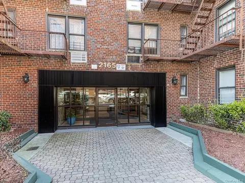 2165 Matthews Ave #3A, New York, NY 10462