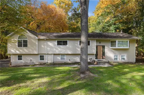 9 Twinkle Rd, Ramapo, NY 10901