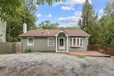50 Wharton Dr, Cortlandt, NY 10567