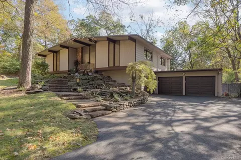 14 Doe Dr, Ramapo, NY 10901