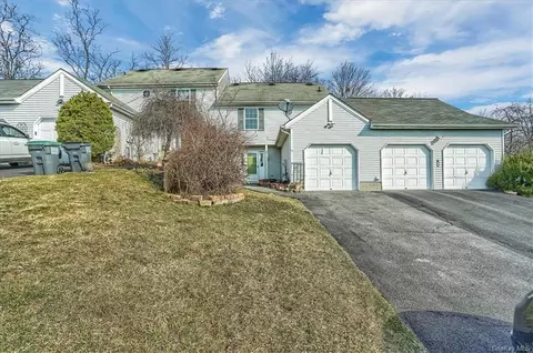 5 Larch Ct, Highland Mills, NY 10930