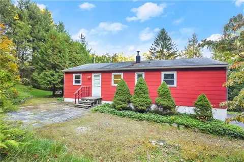 68 Mountainview Rd, Patterson, NY 12563
