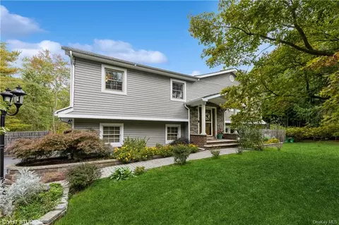 5 Roman Ct, Clarkstown, NY 10994