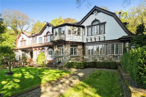 118 Mclain St, Mount Kisco, NY 10549