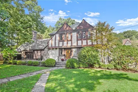 3 Locust Ln, Mount Vernon, NY 10552