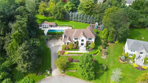 14 Rochelle Ln, Ramapo, NY 10977