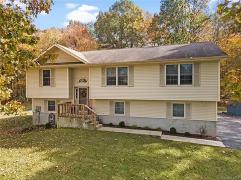 15 Gould Pl, Newburgh, NY 12589