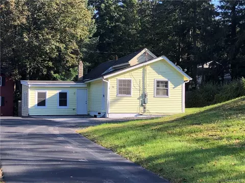 51 Weeks Ave, Cornwall On Hudson, NY 12520