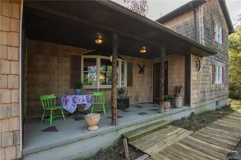 19 Well Sweep Ln, Chester, NY 10918
