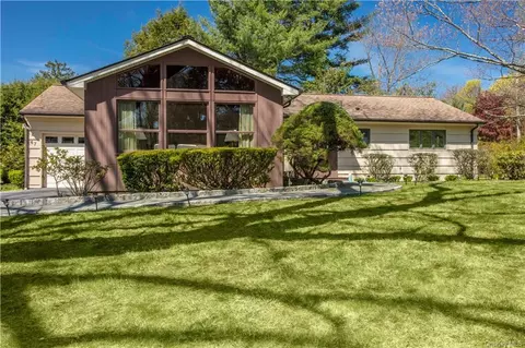 67 Matthes Rd, Briarcliff Manor, NY 10510