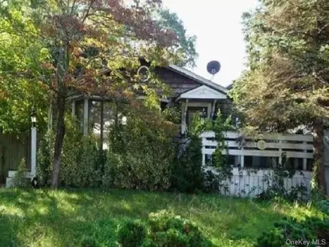 2 Bellaire Ave, Selden, NY 11784