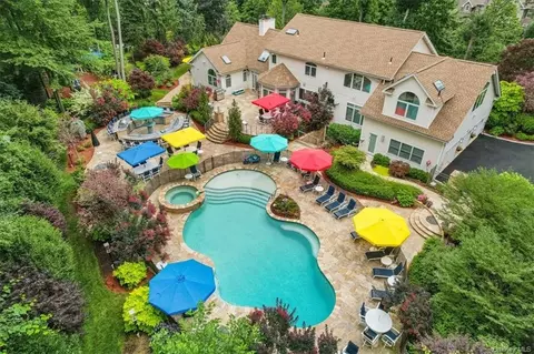 18 Golf Course Dr, Ramapo, NY 10901