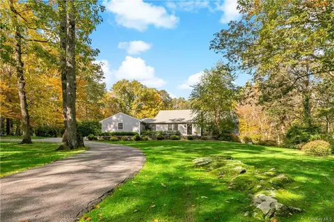 27 Kinnicutt Rd, Pound Ridge, NY 10576