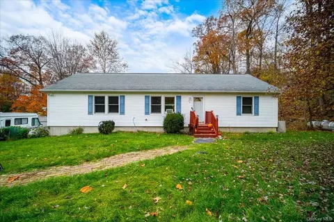 16 Vascello Rd, New Windsor, NY 12553