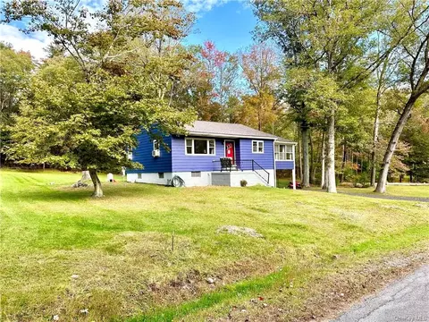 6 Schumacher Pond Rd, Highland, NY 12719