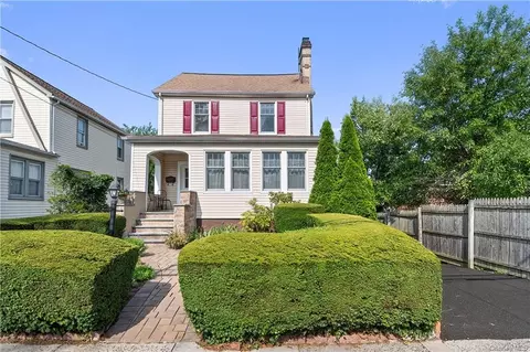 41 Clark St, Yonkers, NY 10704