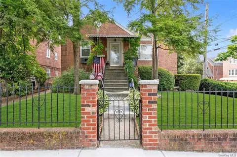 1050 Lydig Ave, New York, NY 10461