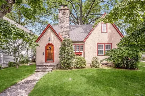 27 Summit St, Eastchester, NY 10709