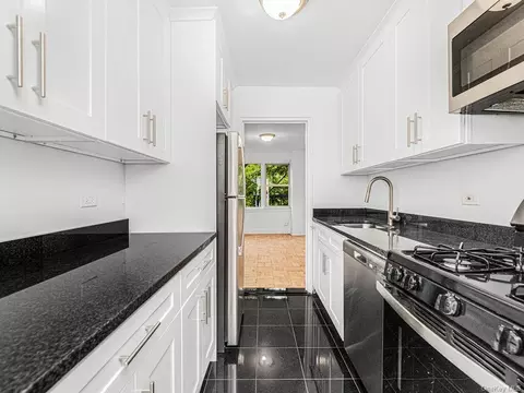 4555 Henry Hudson Pkwy #A205, Bronx, NY 10471