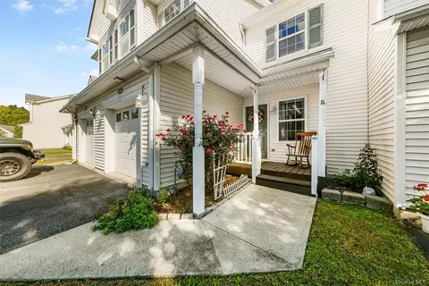 158 Pinebrook Dr, Hyde Park, NY 12538